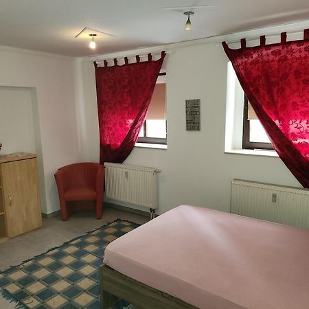 Halle, Top -Preise, Grosse 79 Qm Sd Fewo, Eg, Wahlweise Mit 1- 3 Dz, Inklusiv Tv Lounge, Kueche, Bad Wc Einfach Und Gut, Langzeitmieter Vb Preise Halle  Eksteriør bilde