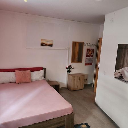 Halle, Top -Preise, Grosse 79 Qm Sd Fewo, Eg, Wahlweise Mit 1- 3 Dz, Inklusiv Tv Lounge, Kueche, Bad Wc Einfach Und Gut, Langzeitmieter Vb Preise Halle  Eksteriør bilde