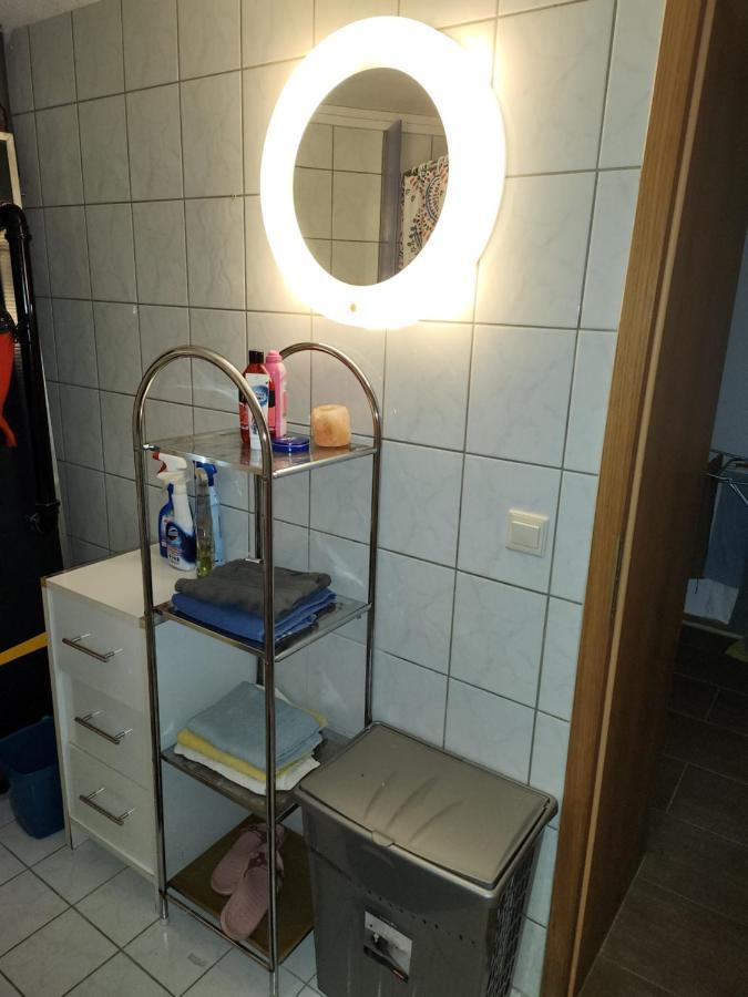 Halle, Top -Preise, Grosse 79 Qm Sd Fewo, Eg, Wahlweise Mit 1- 3 Dz, Inklusiv Tv Lounge, Kueche, Bad Wc Einfach Und Gut, Langzeitmieter Vb Preise Halle  Eksteriør bilde