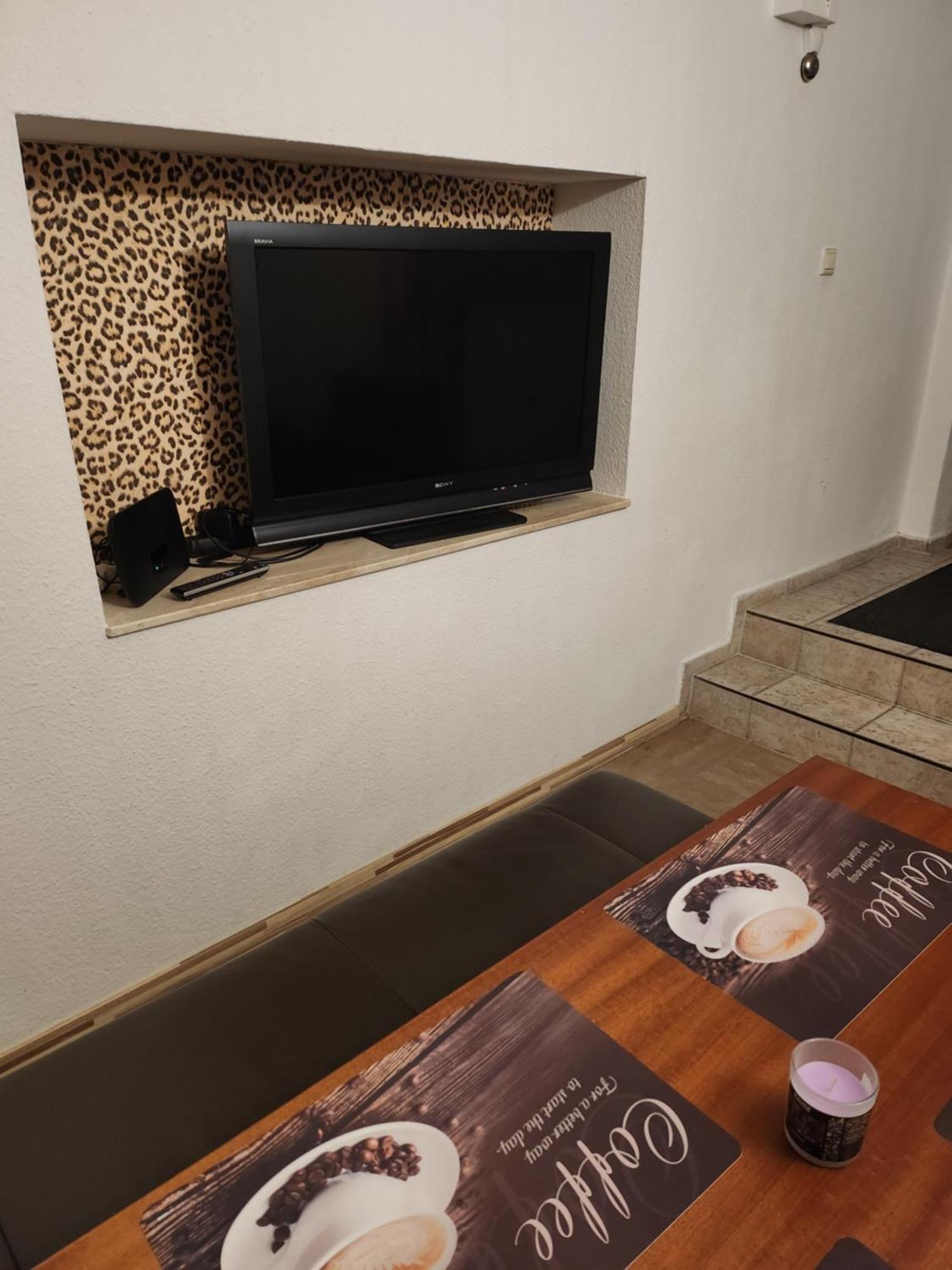 Halle, Top -Preise, Grosse 79 Qm Sd Fewo, Eg, Wahlweise Mit 1- 3 Dz, Inklusiv Tv Lounge, Kueche, Bad Wc Einfach Und Gut, Langzeitmieter Vb Preise Halle  Eksteriør bilde