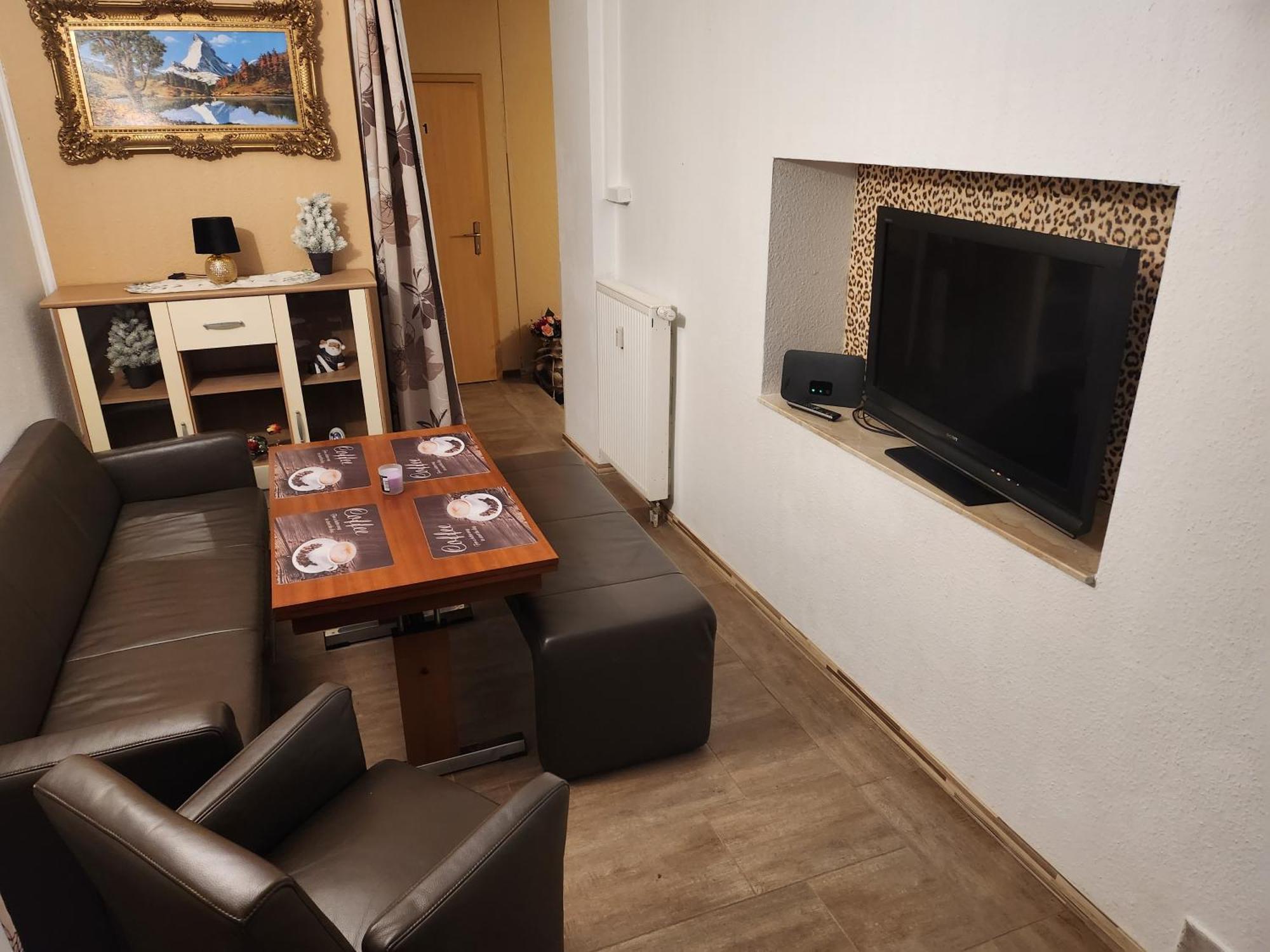 Halle, Top -Preise, Grosse 79 Qm Sd Fewo, Eg, Wahlweise Mit 1- 3 Dz, Inklusiv Tv Lounge, Kueche, Bad Wc Einfach Und Gut, Langzeitmieter Vb Preise Halle  Eksteriør bilde