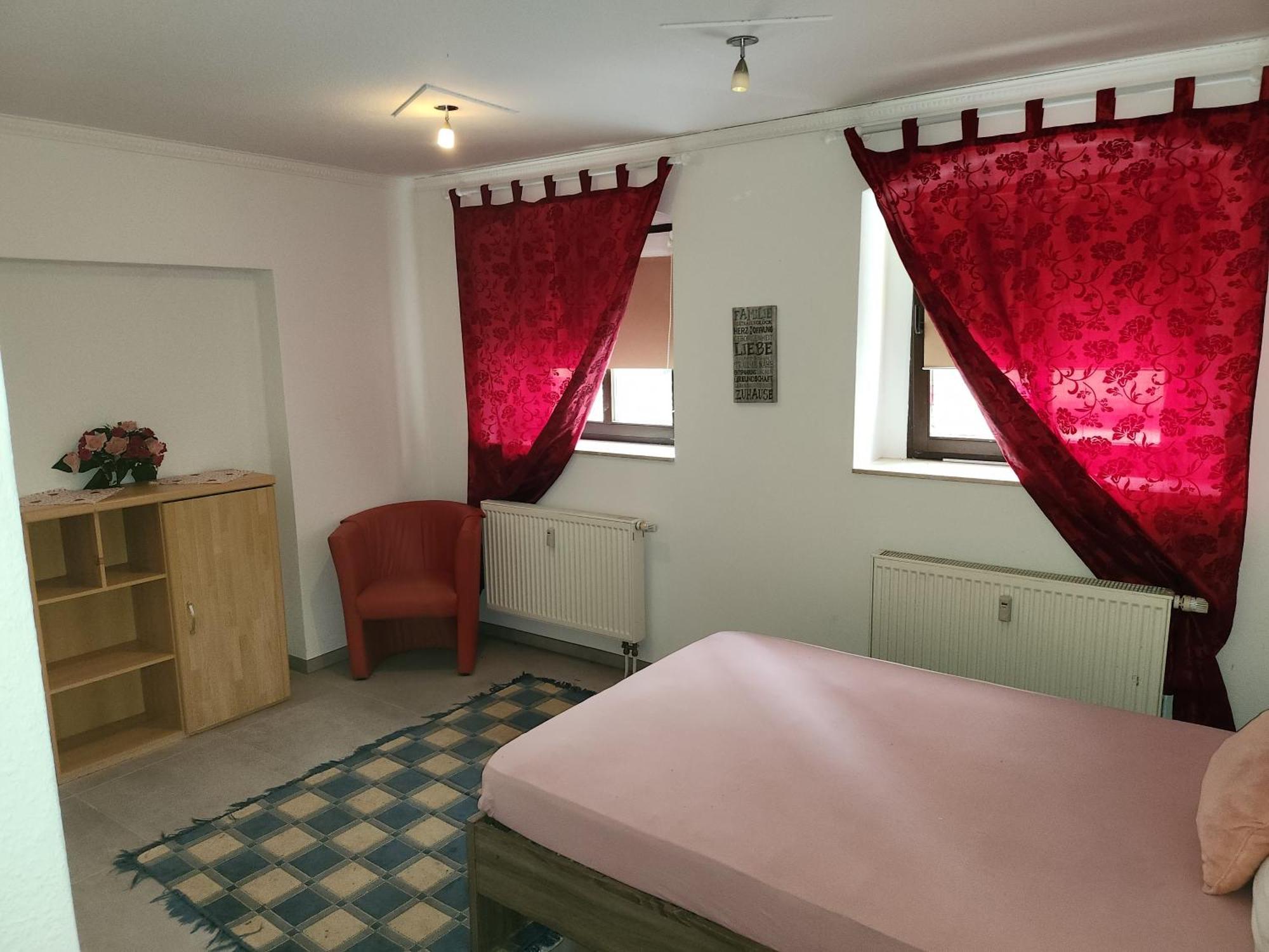 Halle, Top -Preise, Grosse 79 Qm Sd Fewo, Eg, Wahlweise Mit 1- 3 Dz, Inklusiv Tv Lounge, Kueche, Bad Wc Einfach Und Gut, Langzeitmieter Vb Preise Halle  Eksteriør bilde
