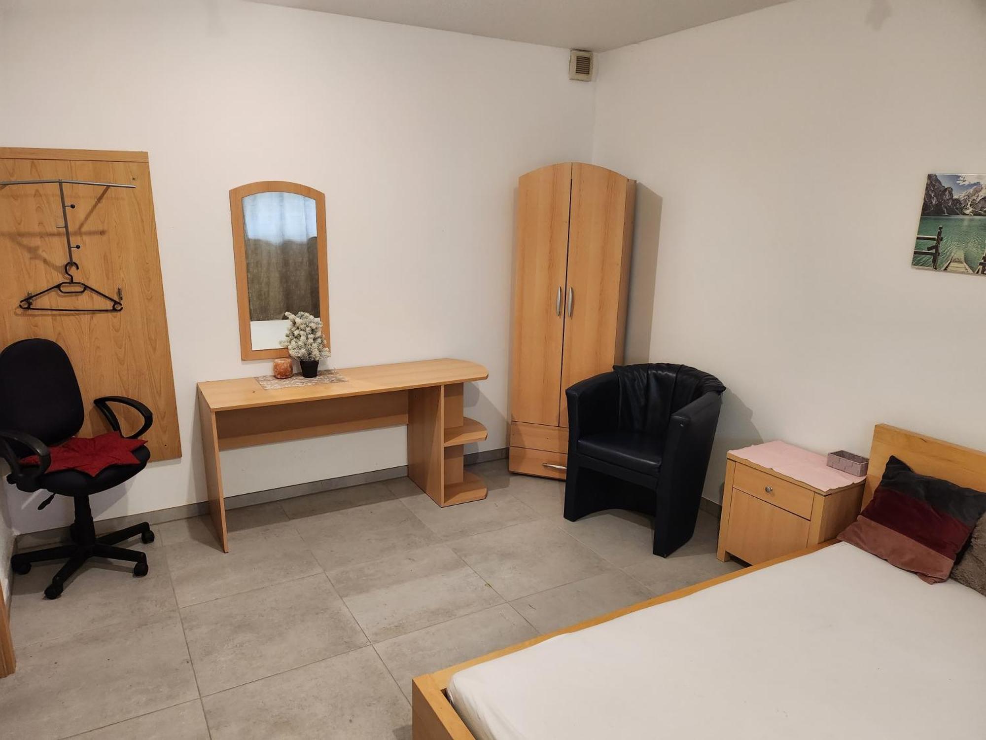 Halle, Top -Preise, Grosse 79 Qm Sd Fewo, Eg, Wahlweise Mit 1- 3 Dz, Inklusiv Tv Lounge, Kueche, Bad Wc Einfach Und Gut, Langzeitmieter Vb Preise Halle  Eksteriør bilde