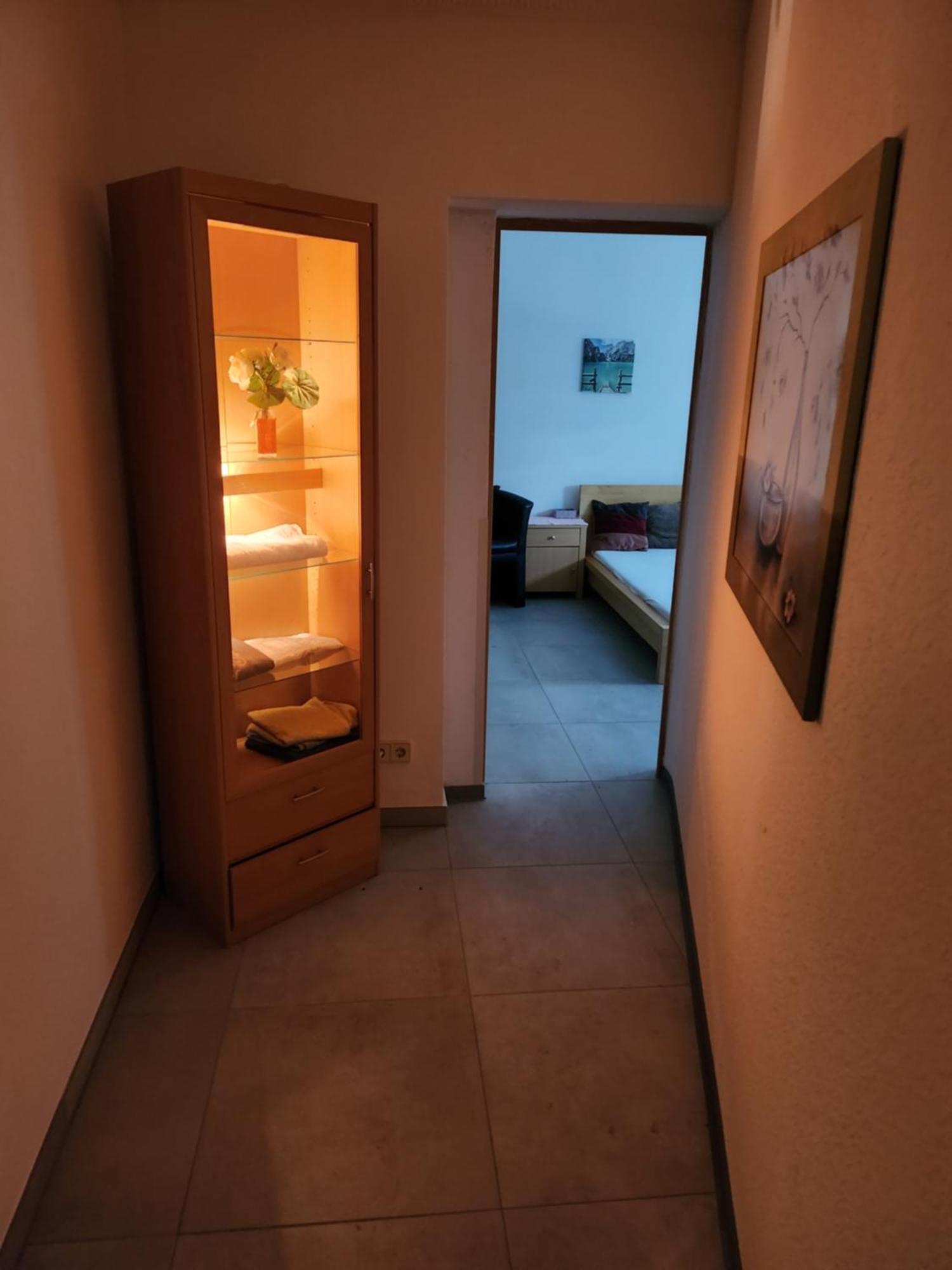 Halle, Top -Preise, Grosse 79 Qm Sd Fewo, Eg, Wahlweise Mit 1- 3 Dz, Inklusiv Tv Lounge, Kueche, Bad Wc Einfach Und Gut, Langzeitmieter Vb Preise Halle  Eksteriør bilde