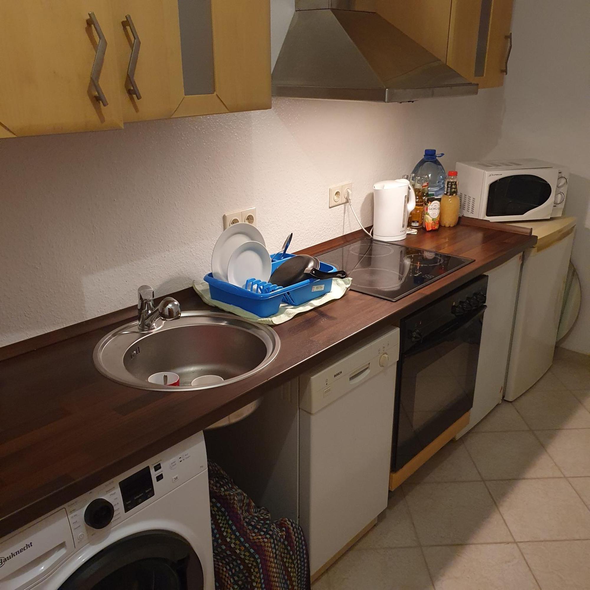 Halle, Top -Preise, Grosse 79 Qm Sd Fewo, Eg, Wahlweise Mit 1- 3 Dz, Inklusiv Tv Lounge, Kueche, Bad Wc Einfach Und Gut, Langzeitmieter Vb Preise Halle  Eksteriør bilde