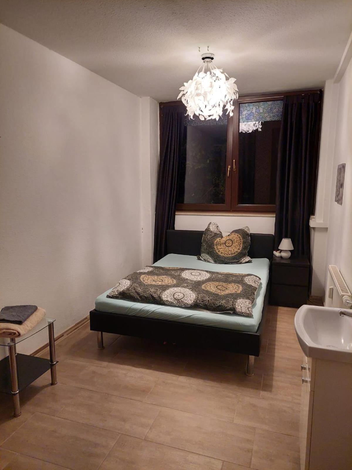 Halle, Top -Preise, Grosse 79 Qm Sd Fewo, Eg, Wahlweise Mit 1- 3 Dz, Inklusiv Tv Lounge, Kueche, Bad Wc Einfach Und Gut, Langzeitmieter Vb Preise Halle  Eksteriør bilde