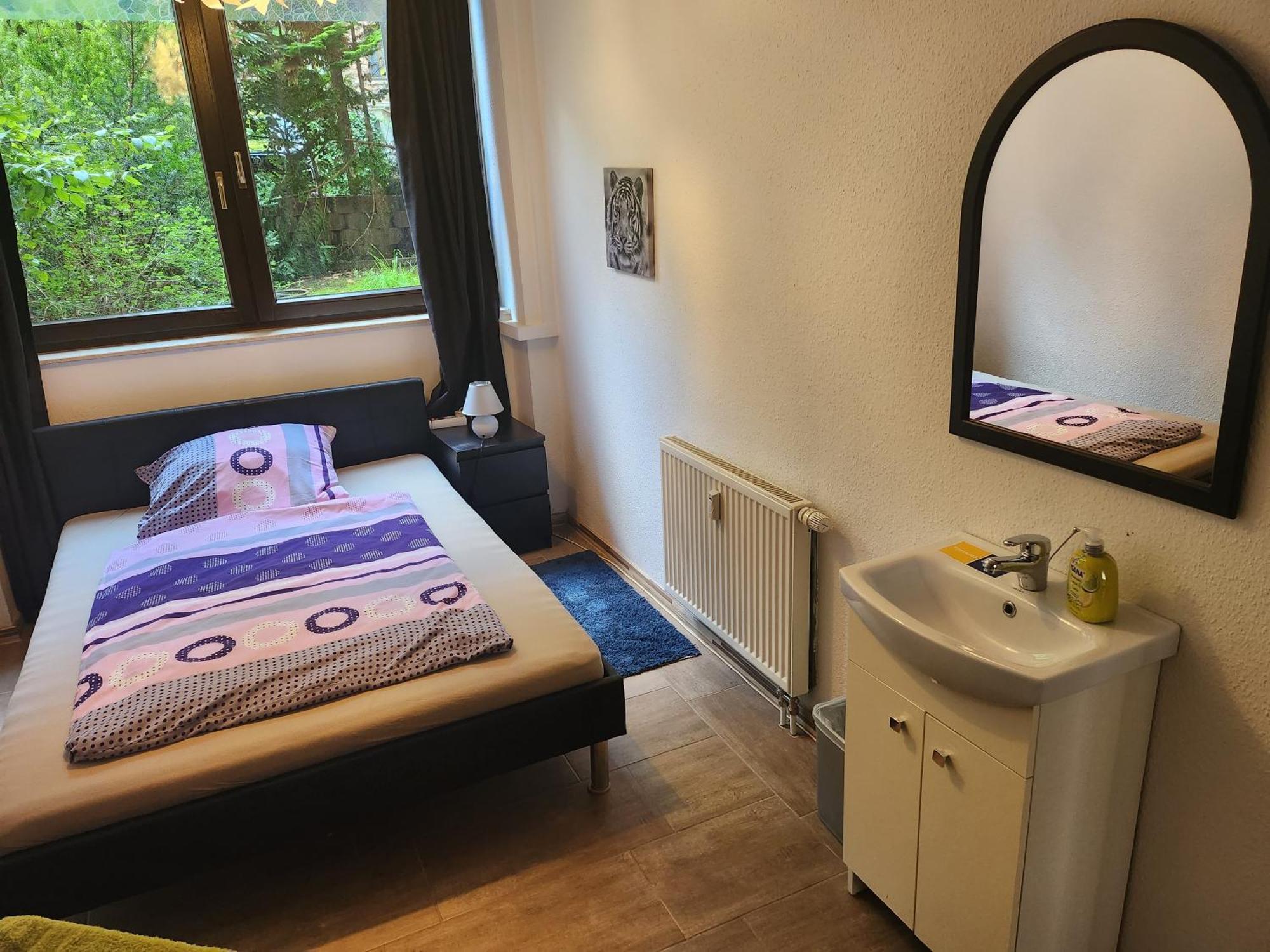Halle, Top -Preise, Grosse 79 Qm Sd Fewo, Eg, Wahlweise Mit 1- 3 Dz, Inklusiv Tv Lounge, Kueche, Bad Wc Einfach Und Gut, Langzeitmieter Vb Preise Halle  Eksteriør bilde